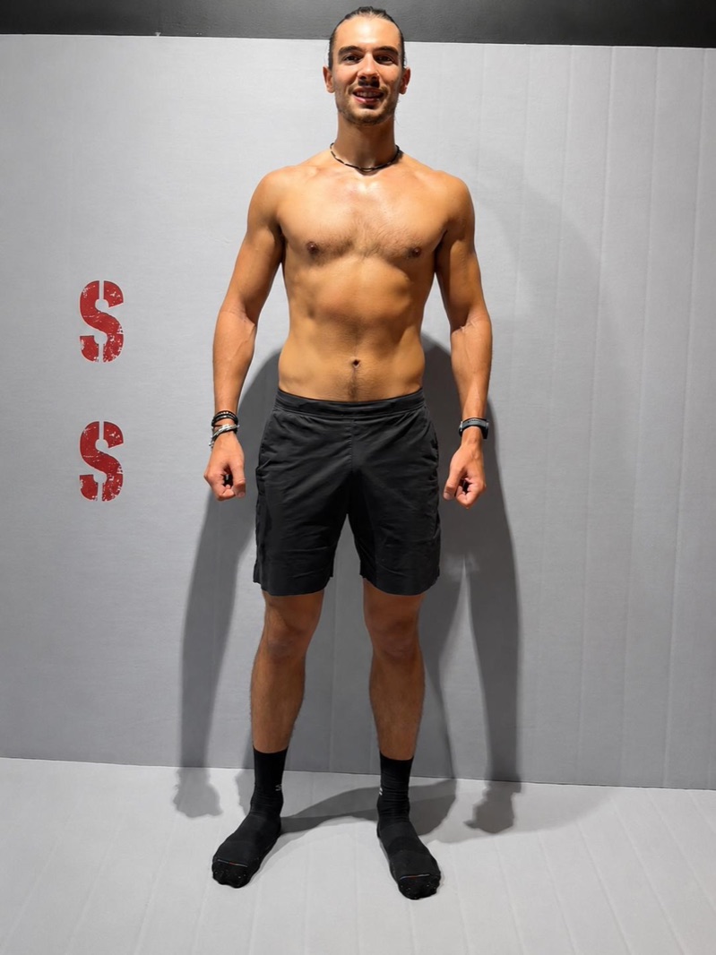Avant la prépa Hyrox avec Mission Fit : client homme au début de sa préparation physique à domicile